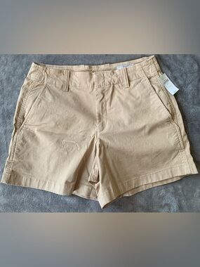 GAP 4” Downtown Khaki Shorts